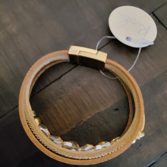 Magnetic Glass Bead Faux Leather Animal Print Layered Bracelet - Picture 4 of 8